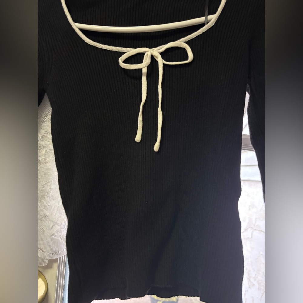 LOVE TREE BLACK SWEATER